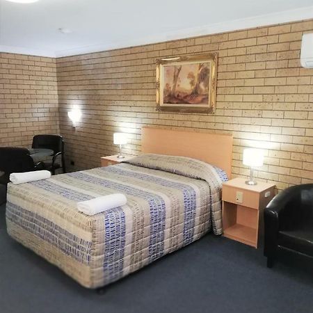 Macintyre Motor Inn Гондиуинди Екстериор снимка