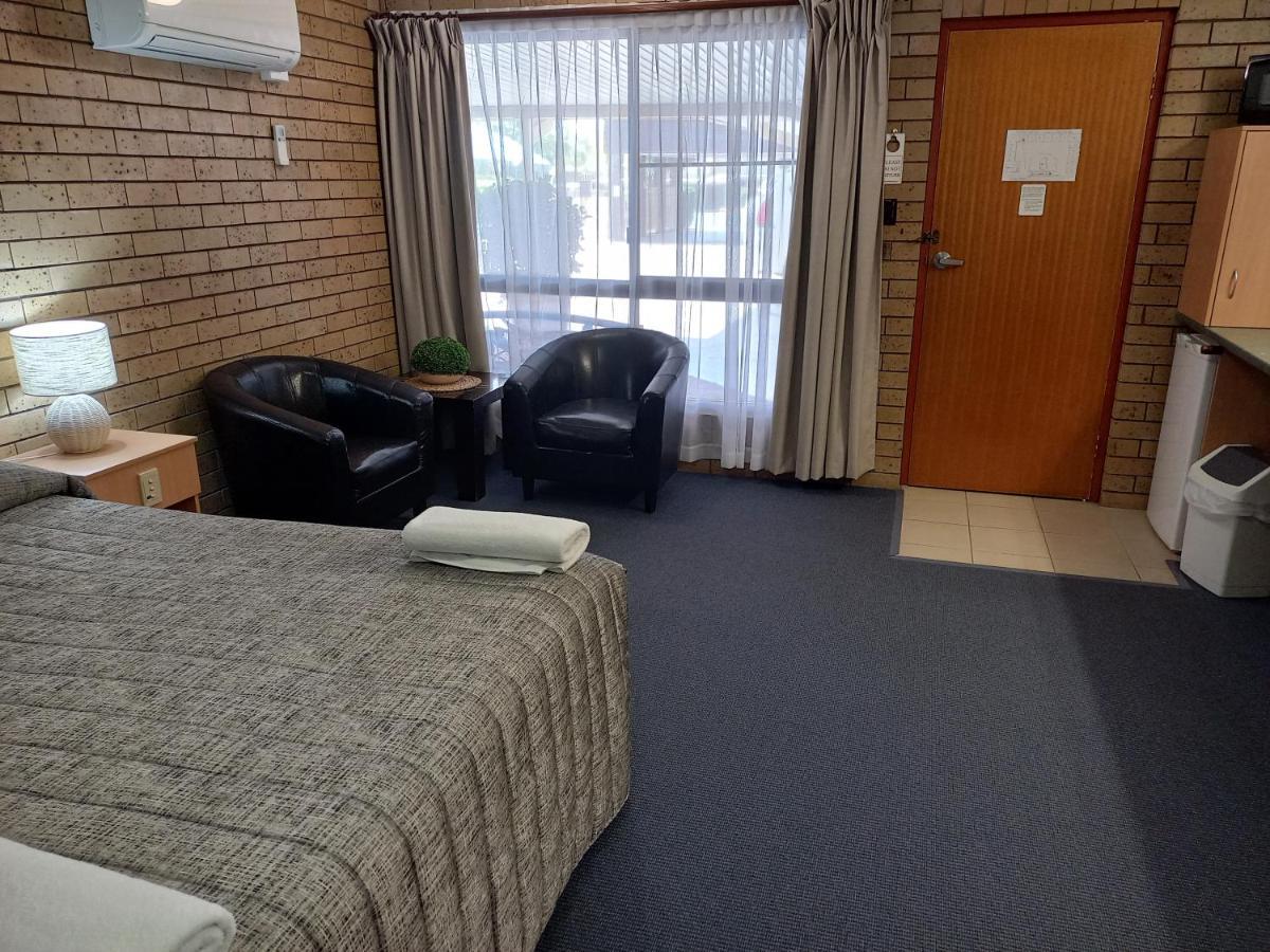 Macintyre Motor Inn Гондиуинди Екстериор снимка
