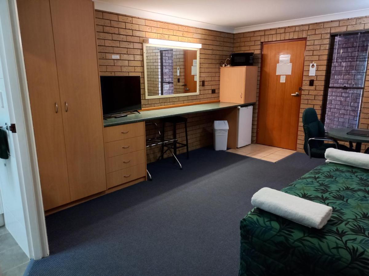 Macintyre Motor Inn Гондиуинди Екстериор снимка