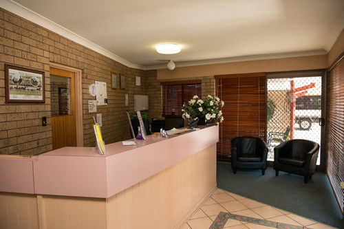 Macintyre Motor Inn Гондиуинди Екстериор снимка