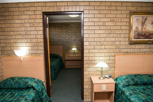 Macintyre Motor Inn Гондиуинди Екстериор снимка