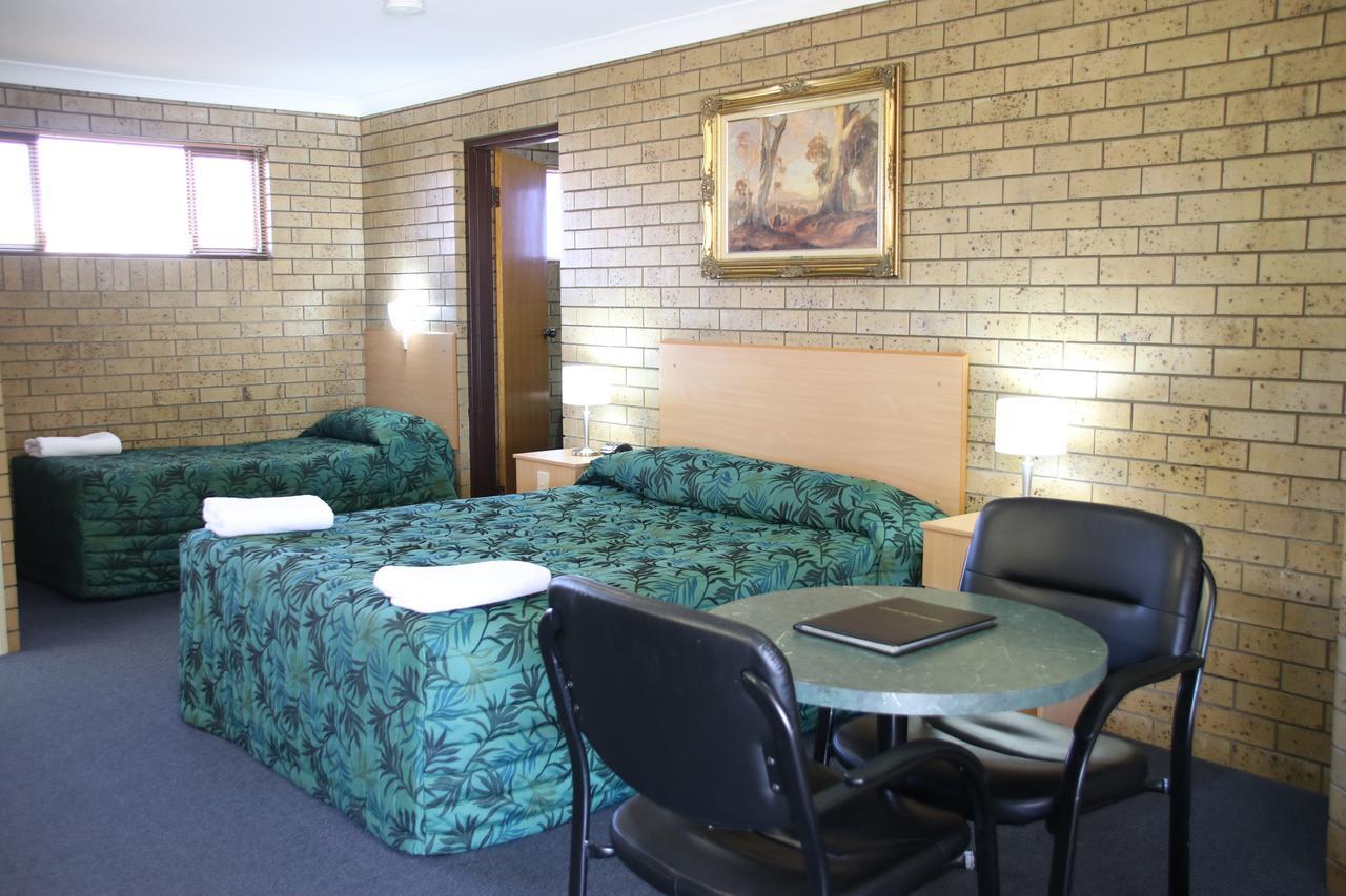 Macintyre Motor Inn Гондиуинди Екстериор снимка