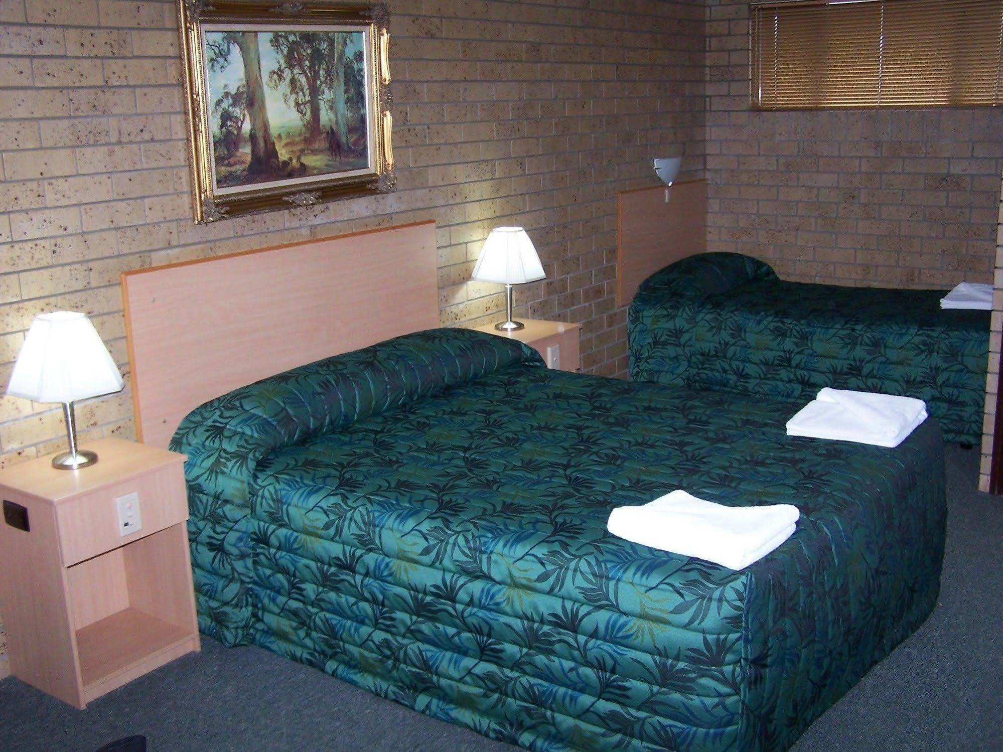 Macintyre Motor Inn Гондиуинди Екстериор снимка