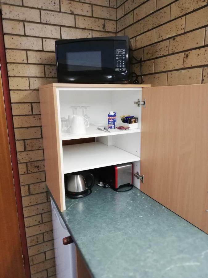 Macintyre Motor Inn Гондиуинди Екстериор снимка